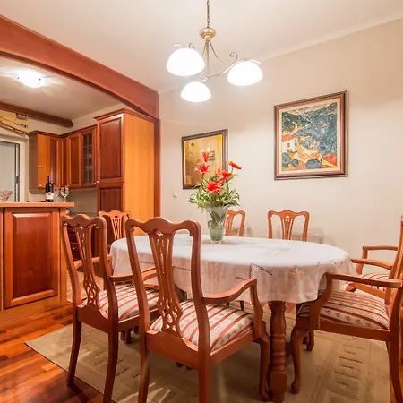 מלון Hotel Dubrovnik 3*
